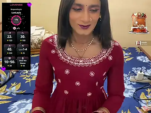 LuvLayla online show from April 12, 8:25 pm