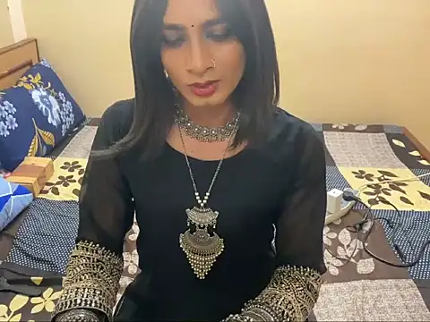 LuvLayla online show from April 19, 8:44 pm