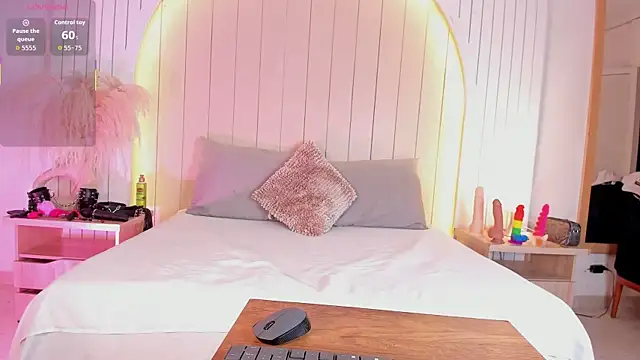 ALICESANDOVAL online show from March 19, 11:47 am