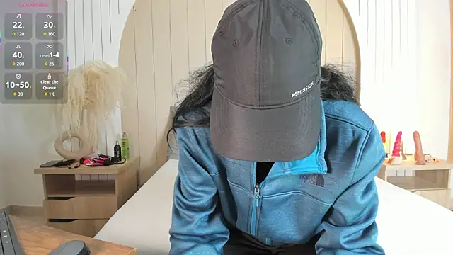 ALICESANDOVAL online show from March 26, 12:11 pm