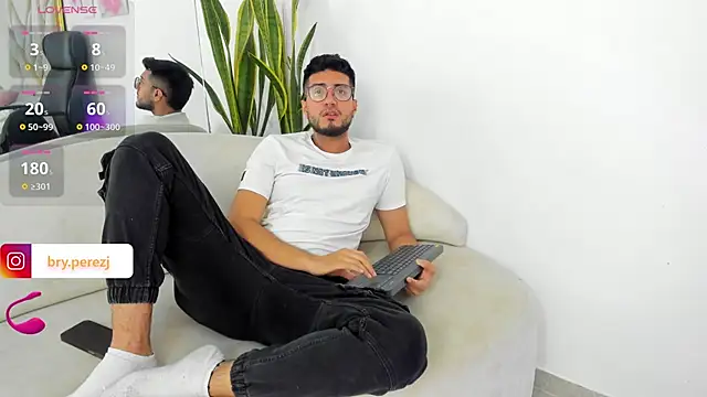 Snapshot of bryXonStorm chatting on September 10, 11:38 pm bryXonStorm online show from September 10, 11:38 pm