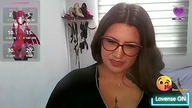 Snapshot of Vesper_Vixen chatting on October 14, 2:18 pm Vesper Vixen online show from October 14, 2:18 pm