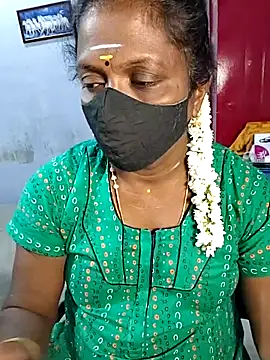 Snapshot of umashreetamil chatting on September 23, 5:32 am umashreetamil online show from September 23, 5:32 am