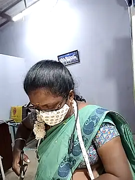 Snapshot of umashreetamil chatting on November 15, 3:52 pm umashreetamil online show from November 15, 3:52 pm