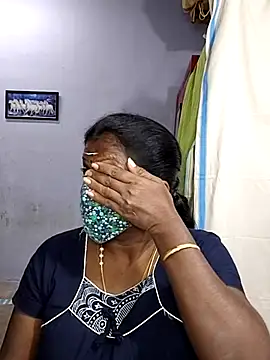 Snapshot of umashreetamil chatting on November 28, 11:18 pm umashreetamil online show from November 28, 11:18 pm