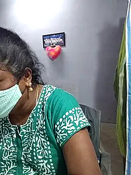 Snapshot of umashreetamil chatting on December 14, 2:28 am umashreetamil online show from December 14, 2:28 am