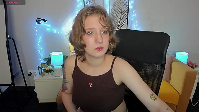 Snapshot of Hailey_Foxy chatting on September 19, 8:49 am Hailey Foxy online show from September 19, 8:49 am