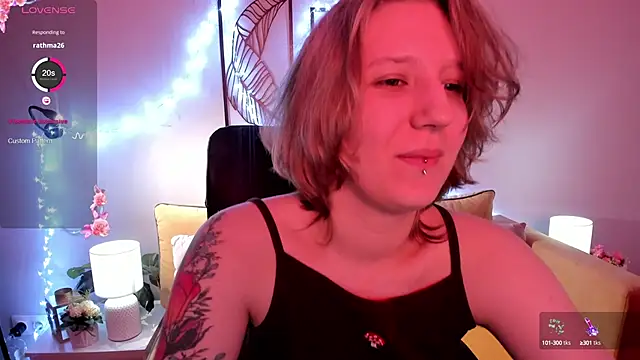Snapshot of Hailey_Foxy chatting on October 16, 9:43 am Hailey Foxy online show from October 16, 9:43 am