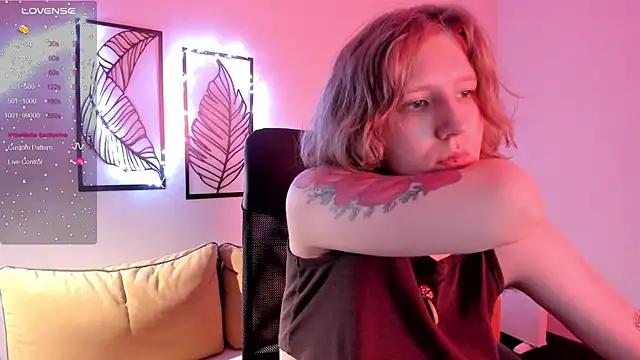 Snapshot of Hailey_Foxy chatting on November 6, 9:21 am Hailey Foxy online show from November 6, 9:21 am