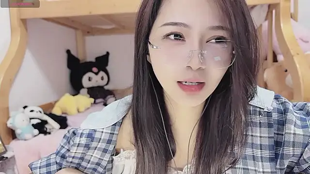 Snapshot of Sue101010 chatting on October 20, 1:22 pm Sue101010 online show from October 20, 1:22 pm