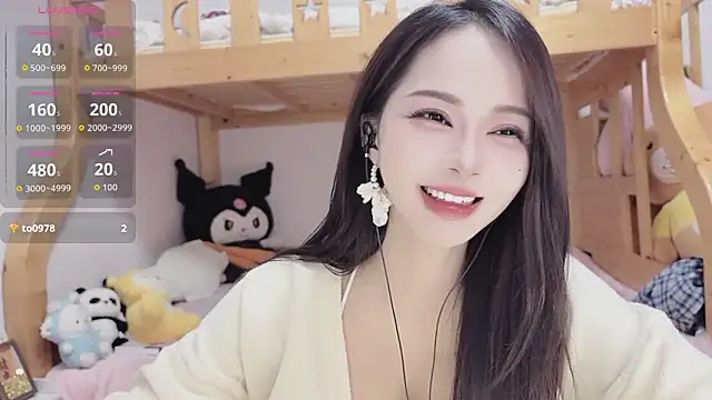 Snapshot of Sue101010 chatting on October 24, 1:40 pm Sue101010 online show from October 24, 1:40 pm