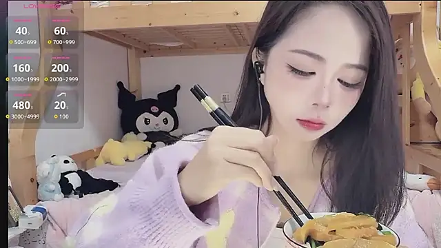 Snapshot of Sue101010 chatting on November 4, 1:10 pm Sue101010 online show from November 4, 1:10 pm