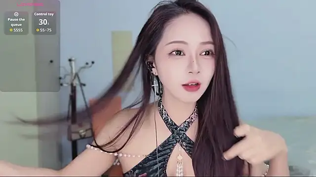 Snapshot of Sue101010 chatting on November 17, 8:25 pm Sue101010 online show from November 17, 8:25 pm