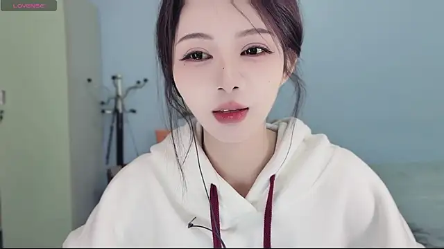 Snapshot of Sue101010 chatting on November 21, 7:01 pm Sue101010 online show from November 21, 7:01 pm