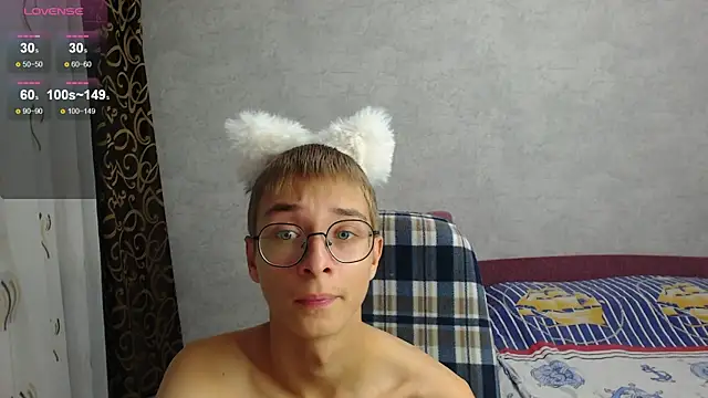 Snapshot of glasses_cat chatting on September 9, 5:23 pm glasses cat online show from September 9, 5:23 pm