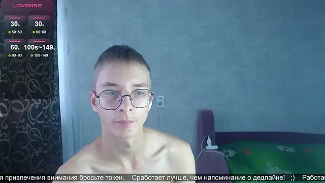 Snapshot of glasses_cat chatting on September 29, 8:52 am glasses cat online show from September 29, 8:52 am