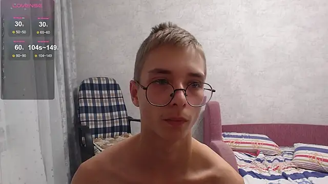 Snapshot of glasses_cat chatting on October 10, 3:22 pm glasses cat online show from October 10, 3:22 pm