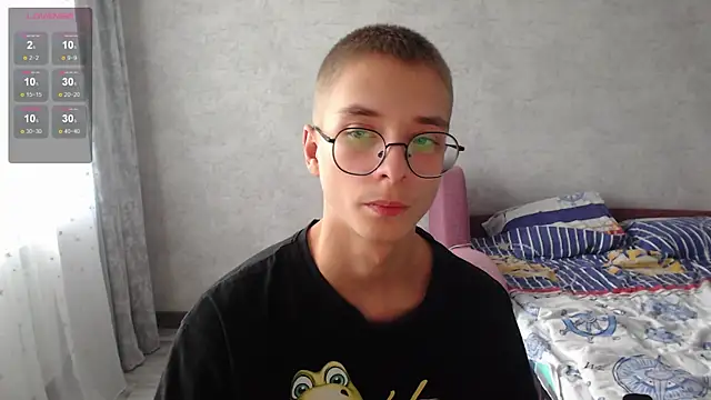 Snapshot of glasses_cat chatting on November 16, 12:00 pm glasses cat online show from November 16, 12:00 pm