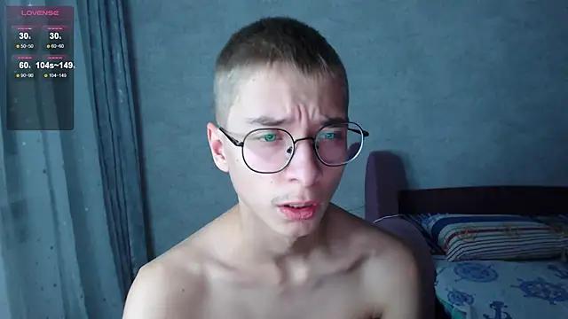 Snapshot of glasses_cat chatting on November 18, 8:57 pm glasses cat online show from November 18, 8:57 pm