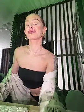 LittleFox    online show from February 24, 7:06 am