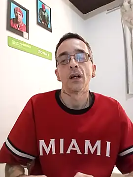Snapshot of dinho_carioca chatting on September 9, 2:05 pm dinho carioca online show from September 9, 2:05 pm