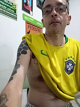 Snapshot of dinho_carioca chatting on October 3, 3:03 am dinho carioca online show from October 3, 3:03 am