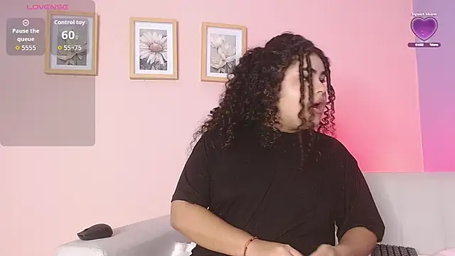 Snapshot of lourdes_moon22 chatting on October 3, 12:57 pm lourdes moon22 online show from October 3, 12:57 pm