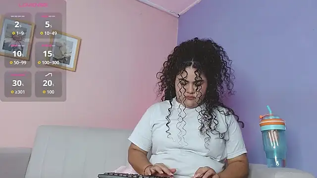 Snapshot of lourdes_moon22 chatting on October 9, 1:09 pm lourdes moon22 online show from October 9, 1:09 pm