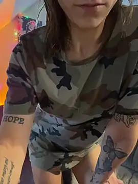 Snapshot of d3luluxx chatting on November 16, 11:21 pm d3luluxx online show from November 16, 11:21 pm