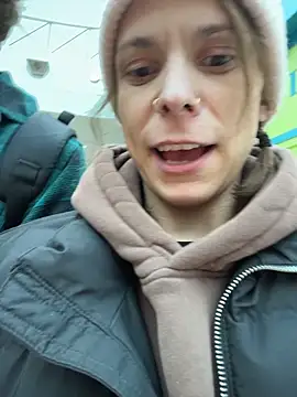 Snapshot of d3luluxx chatting on December 16, 8:14 pm d3luluxx online show from December 16, 8:14 pm