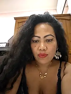 Snapshot of Lindarossyta chatting on June 11, 12:32 am Lindarossyta online show from June 11, 12:32 am