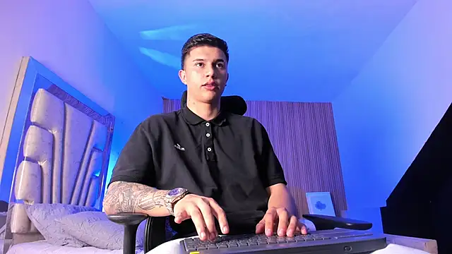 Snapshot of liaamsmiith_ chatting on October 1, 12:33 pm liaamsmiith online show from October 1, 12:33 pm