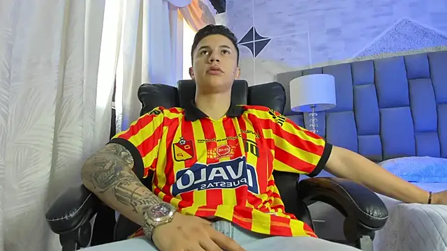 Snapshot of liaamsmiith_ chatting on October 21, 12:28 pm liaamsmiith online show from October 21, 12:28 pm