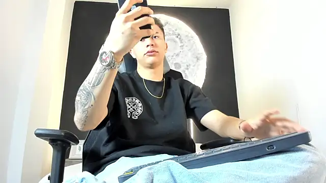 Snapshot of liaamsmiith_ chatting on October 24, 12:23 pm liaamsmiith online show from October 24, 12:23 pm