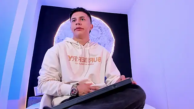 Snapshot of liaamsmiith_ chatting on October 25, 12:23 pm liaamsmiith online show from October 25, 12:23 pm