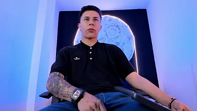 Snapshot of liaamsmiith_ chatting on October 27, 12:09 pm liaamsmiith online show from October 27, 12:09 pm