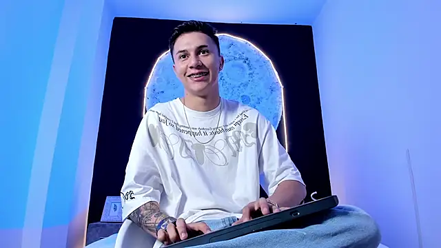 Snapshot of liaamsmiith_ chatting on October 28, 12:09 pm liaamsmiith online show from October 28, 12:09 pm