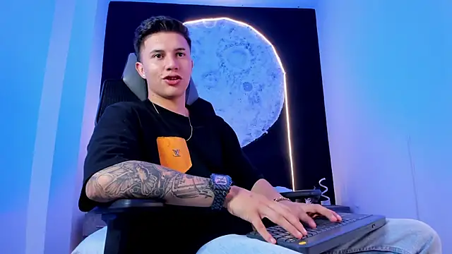 Snapshot of liaamsmiith_ chatting on October 29, 12:40 pm liaamsmiith online show from October 29, 12:40 pm