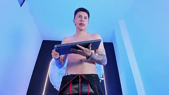 Snapshot of liaamsmiith_ chatting on October 31, 12:50 pm liaamsmiith online show from October 31, 12:50 pm