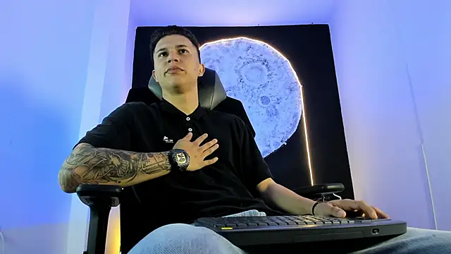 Snapshot of liaamsmiith_ chatting on November 7, 11:54 am liaamsmiith online show from November 7, 11:54 am