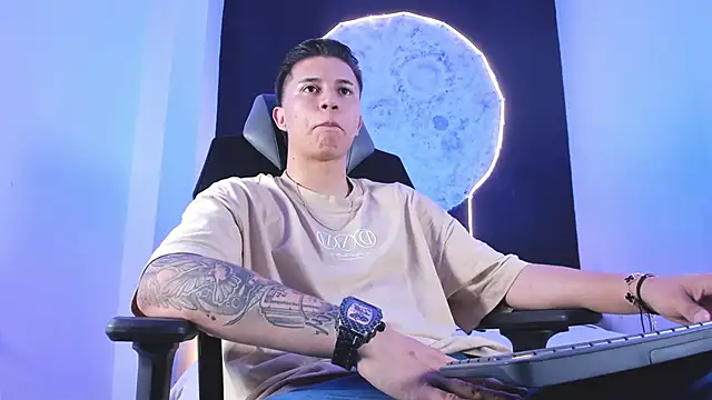 Snapshot of liaamsmiith_ chatting on November 11, 12:27 pm liaamsmiith online show from November 11, 12:27 pm