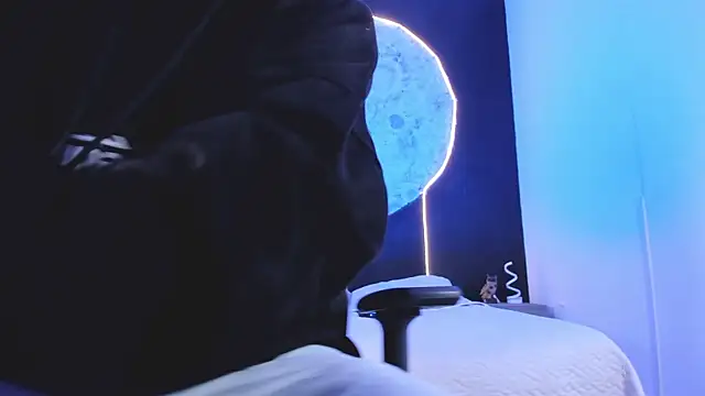 Snapshot of liaamsmiith_ chatting on November 14, 12:15 pm liaamsmiith online show from November 14, 12:15 pm