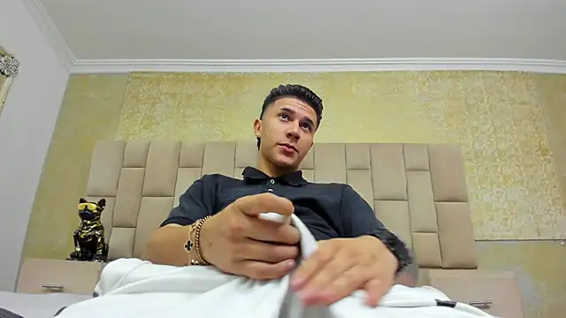 Snapshot of liaamsmiith_ chatting on November 16, 12:22 pm liaamsmiith online show from November 16, 12:22 pm