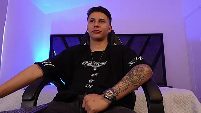 Snapshot of liaamsmiith_ chatting on November 29, 12:41 pm liaamsmiith online show from November 29, 12:41 pm