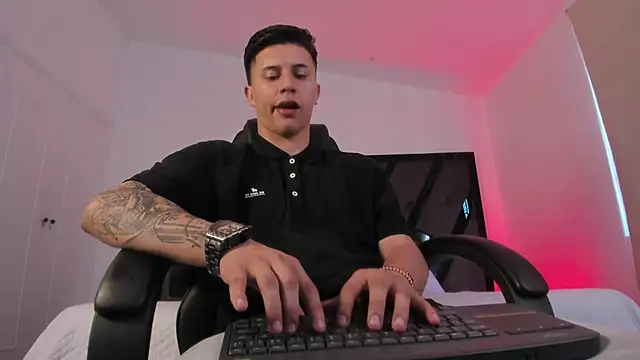 Snapshot of liaamsmiith_ chatting on December 1, 12:10 pm liaamsmiith online show from December 1, 12:10 pm