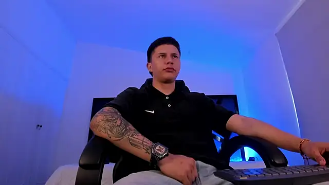 Snapshot of liaamsmiith_ chatting on December 5, 12:14 pm liaamsmiith online show from December 5, 12:14 pm