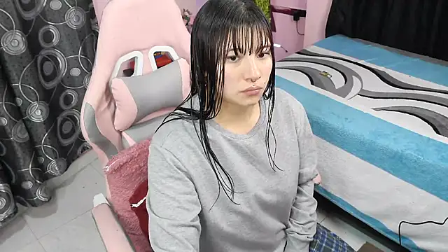 Zulema R1 online show from April 13, 10:37 pm