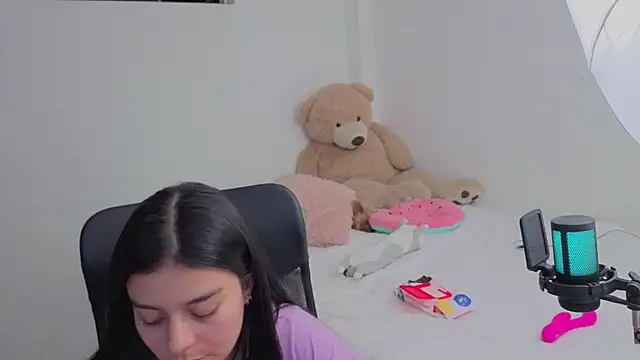 valerihouse online show from April 7, 1:06 am