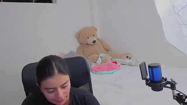 valerihouse online show from April 16, 1:50 am