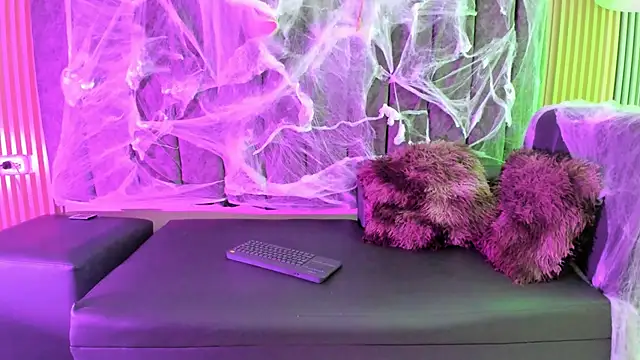 Snapshot of Rowan_Mills chatting on October 7, 8:17 pm Rowan Mills online show from October 7, 8:17 pm